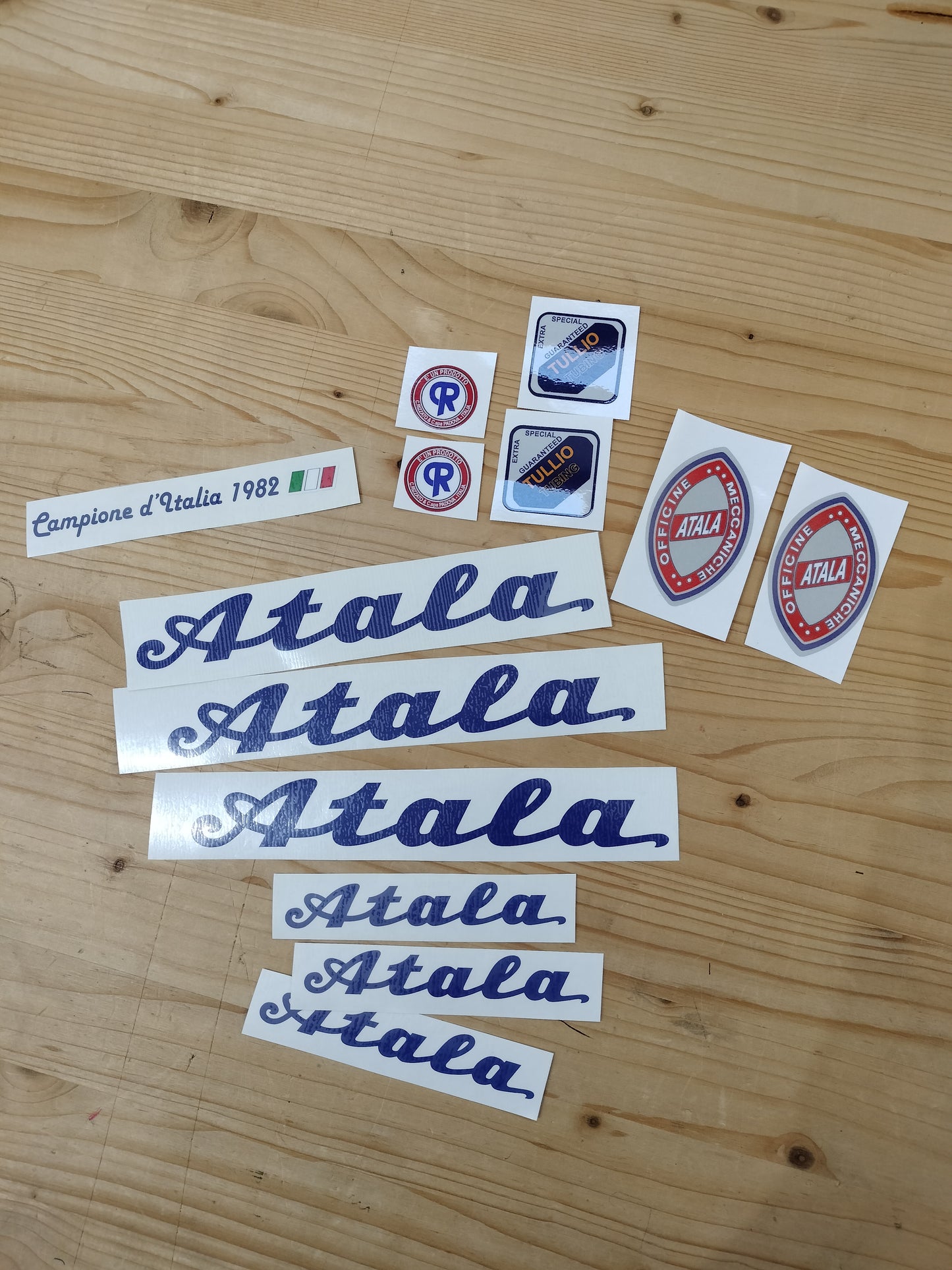 Kit Adesivi Atala Campione D Italia 12 Pezzi Telaio Bici Corsa Bdc L kit-adesivi-atala-campione-d-italia-12-pezzi-telaio-bici-corsa-bdc-l